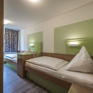 Standard Zimmer mit zwei Einzelbetten